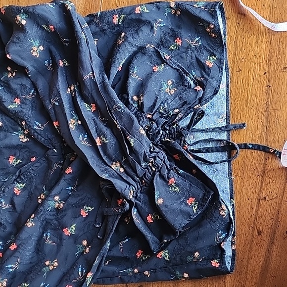 Urban Outfitters Long Sleeve Viscos Crop Top Size Small - Picture 10 of 11